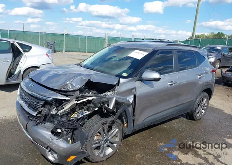 2021 Kia Seltos S z USA, uszkodzony, nr VIN KNDEUCAA6M7076211